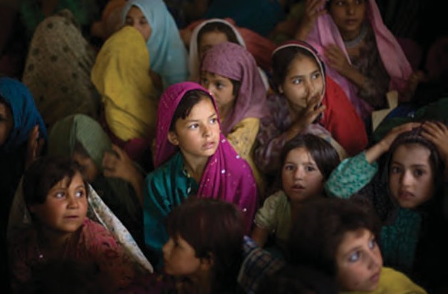 Emilio Morenatti, Pakistanlı Kız Çocukları, 2010